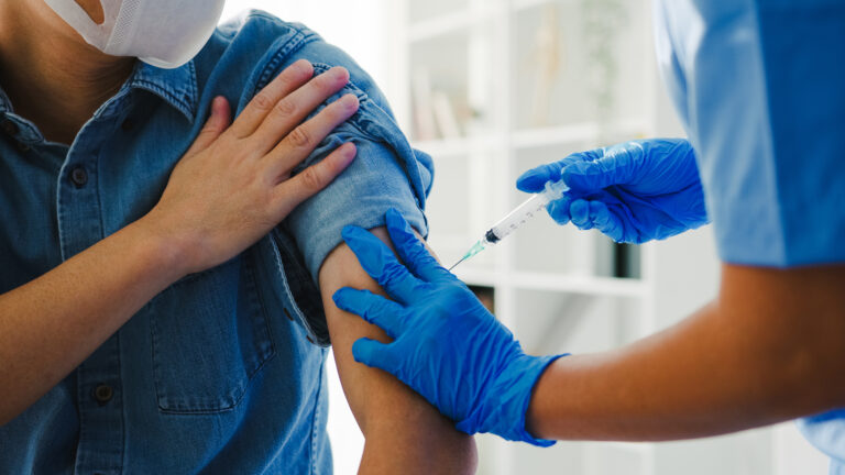 Los centros de salud Moravia y Picachito retoman la prestación de servicios al público