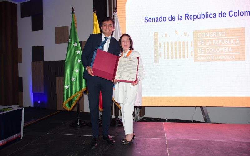 congreso-otorga-orden-comendador-institucion-educativa-sede-pereira